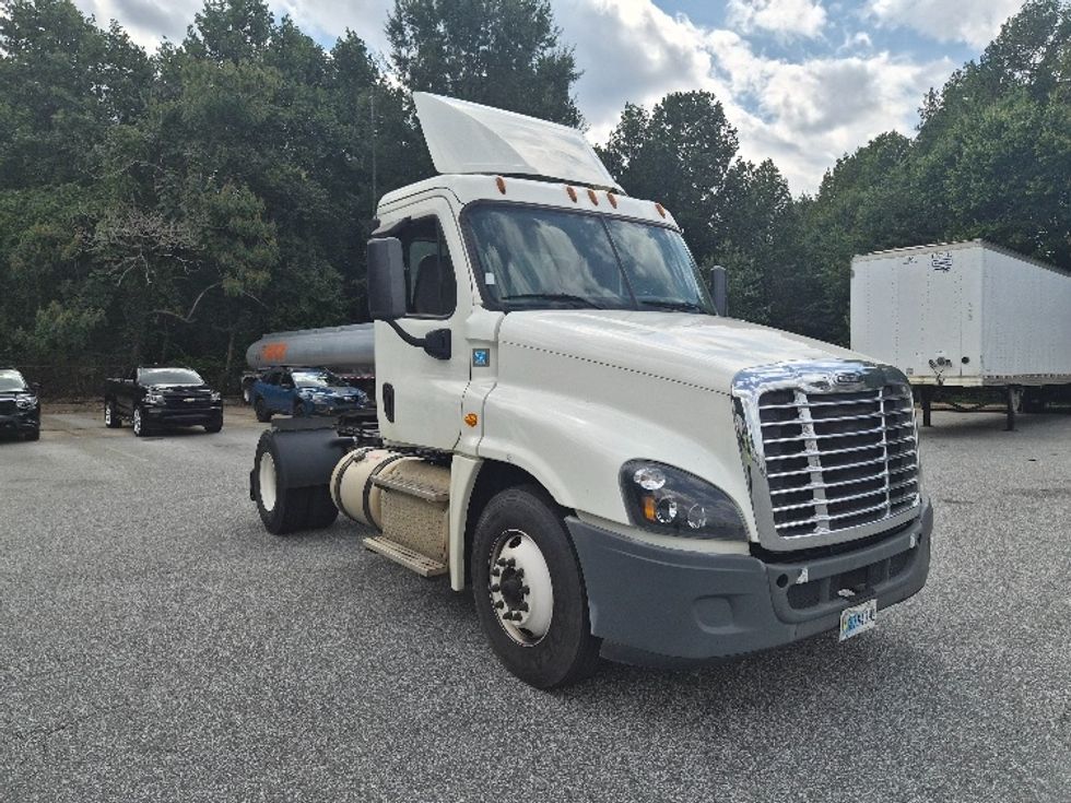 Day Cab Tractor-Heavy Duty Tractors-Freightliner-2019-Cascadia 12542ST-Greensboro-NC-411,372\n\t\tmiles-$ 34,250 - Image 1