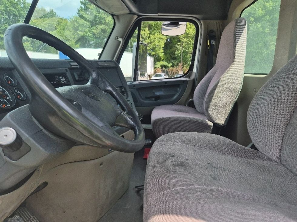 Day Cab Tractor-Heavy Duty Tractors-Freightliner-2019-Cascadia 12542ST-Greensboro-NC-411,372\n\t\tmiles-$ 34,250 - Image 10