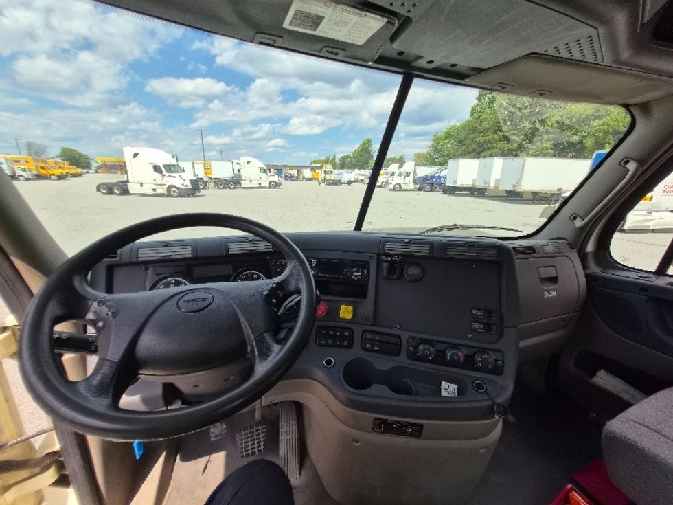 Day Cab Tractor-Heavy Duty Tractors-Freightliner-2019-Cascadia 12542ST-Greensboro-NC-411,372\n\t\tmiles-$ 34,250 - Image 11