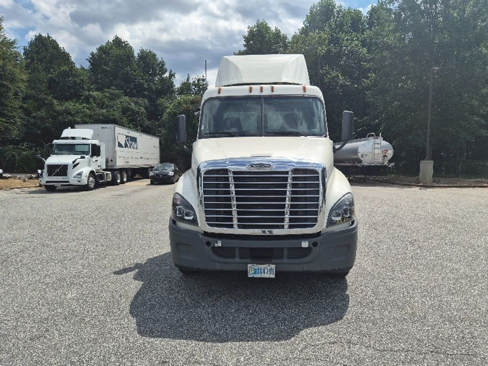 Day Cab Tractor-Heavy Duty Tractors-Freightliner-2019-Cascadia 12542ST-Greensboro-NC-411,372\n\t\tmiles-$ 34,250 - Image 2