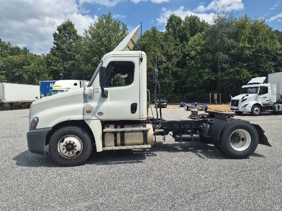 Day Cab Tractor-Heavy Duty Tractors-Freightliner-2019-Cascadia 12542ST-Greensboro-NC-411,372\n\t\tmiles-$ 34,250 - Image 4