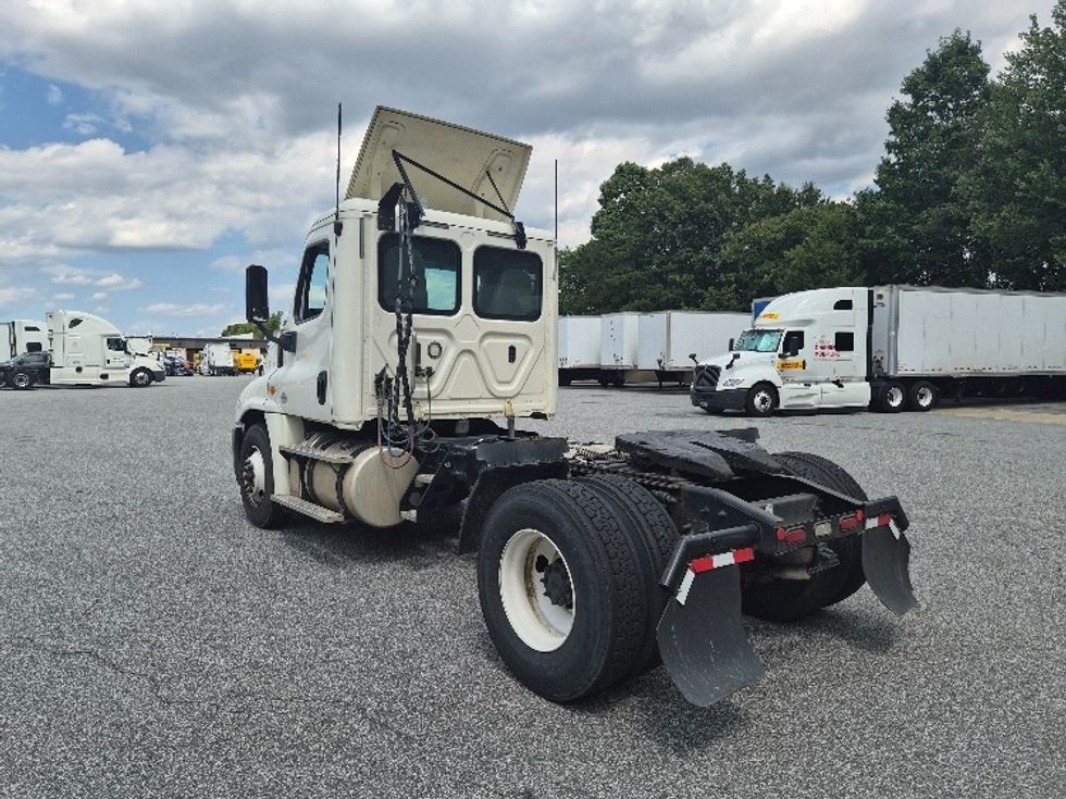 Day Cab Tractor-Heavy Duty Tractors-Freightliner-2019-Cascadia 12542ST-Greensboro-NC-411,372\n\t\tmiles-$ 34,250 - Image 5