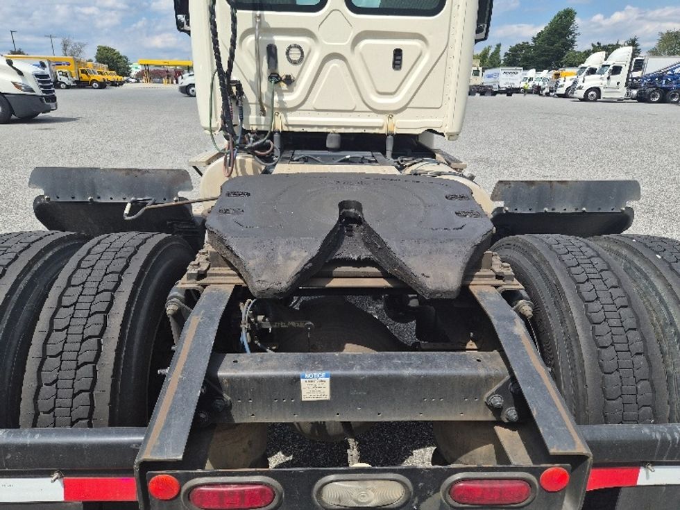 Day Cab Tractor-Heavy Duty Tractors-Freightliner-2019-Cascadia 12542ST-Greensboro-NC-411,372\n\t\tmiles-$ 34,250 - Image 6