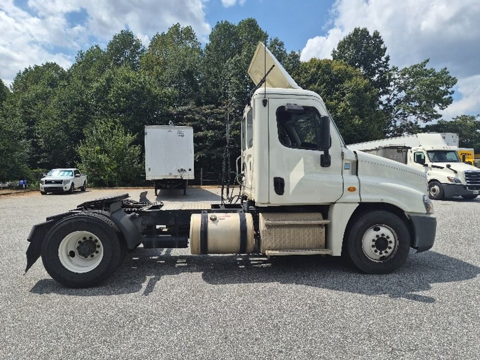 Day Cab Tractor-Heavy Duty Tractors-Freightliner-2019-Cascadia 12542ST-Greensboro-NC-411,372\n\t\tmiles-$ 34,250 - Image 8