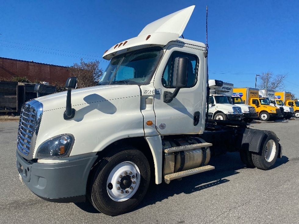 Day Cab Tractor-Heavy Duty Tractors-Freightliner-2019-Cascadia 12542ST-Greensboro-NC-482,124\n\t\tmiles-$ 35,250 - Image 1