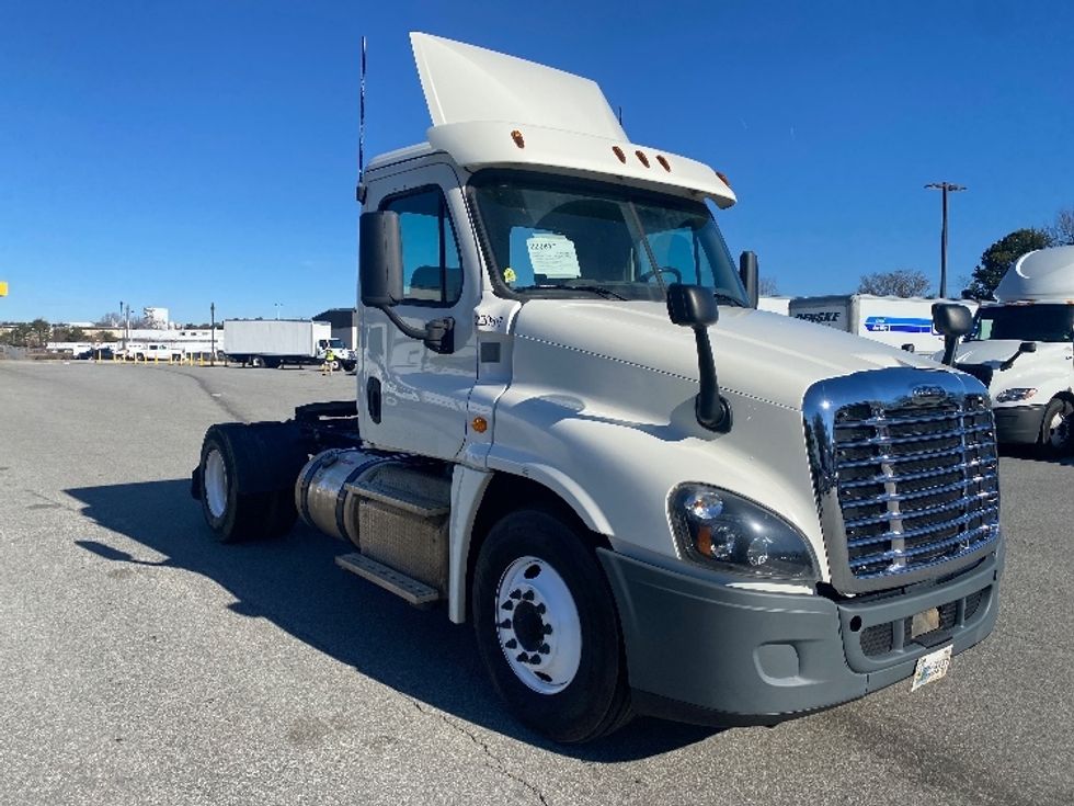 Day Cab Tractor-Heavy Duty Tractors-Freightliner-2019-Cascadia 12542ST-Greensboro-NC-482,124\n\t\tmiles-$ 35,250 - Image 3