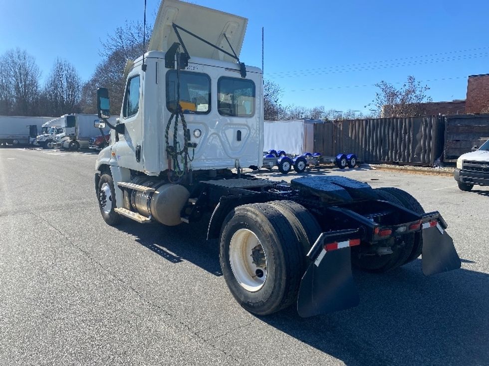 Day Cab Tractor-Heavy Duty Tractors-Freightliner-2019-Cascadia 12542ST-Greensboro-NC-482,124\n\t\tmiles-$ 35,250 - Image 5