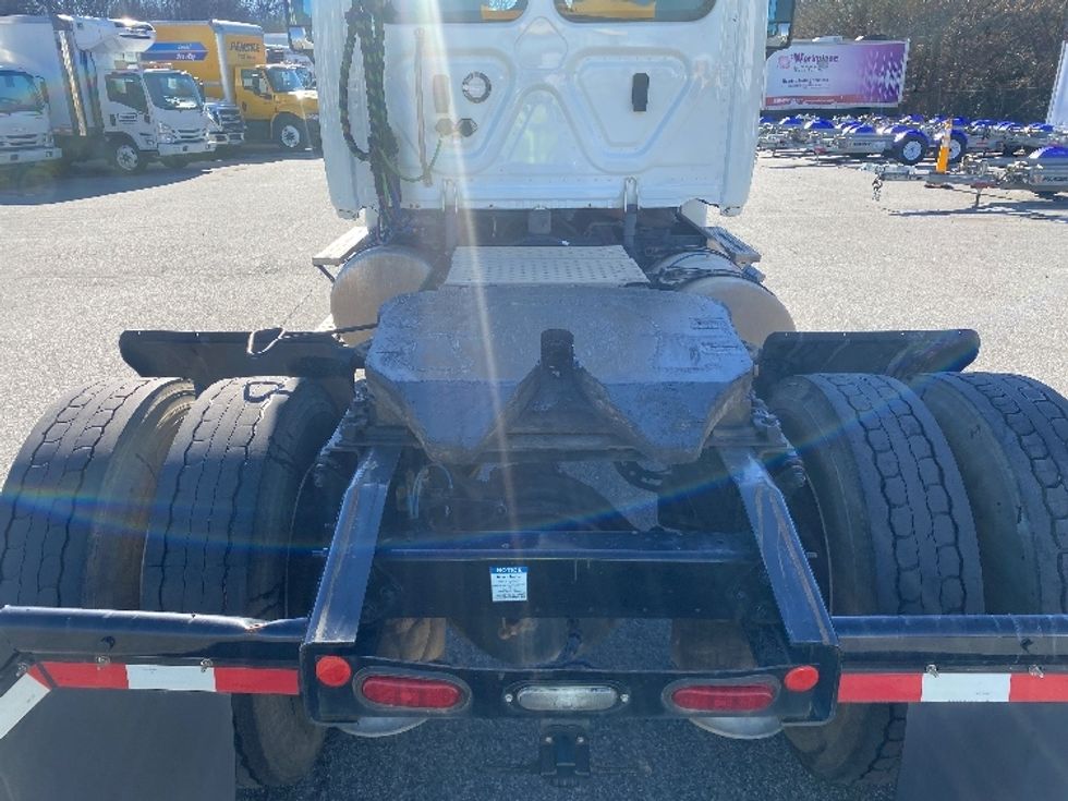 Day Cab Tractor-Heavy Duty Tractors-Freightliner-2019-Cascadia 12542ST-Greensboro-NC-482,124\n\t\tmiles-$ 35,250 - Image 6