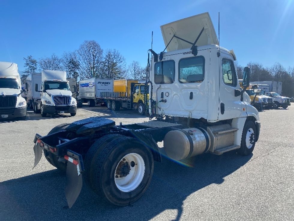 Day Cab Tractor-Heavy Duty Tractors-Freightliner-2019-Cascadia 12542ST-Greensboro-NC-482,124\n\t\tmiles-$ 35,250 - Image 7