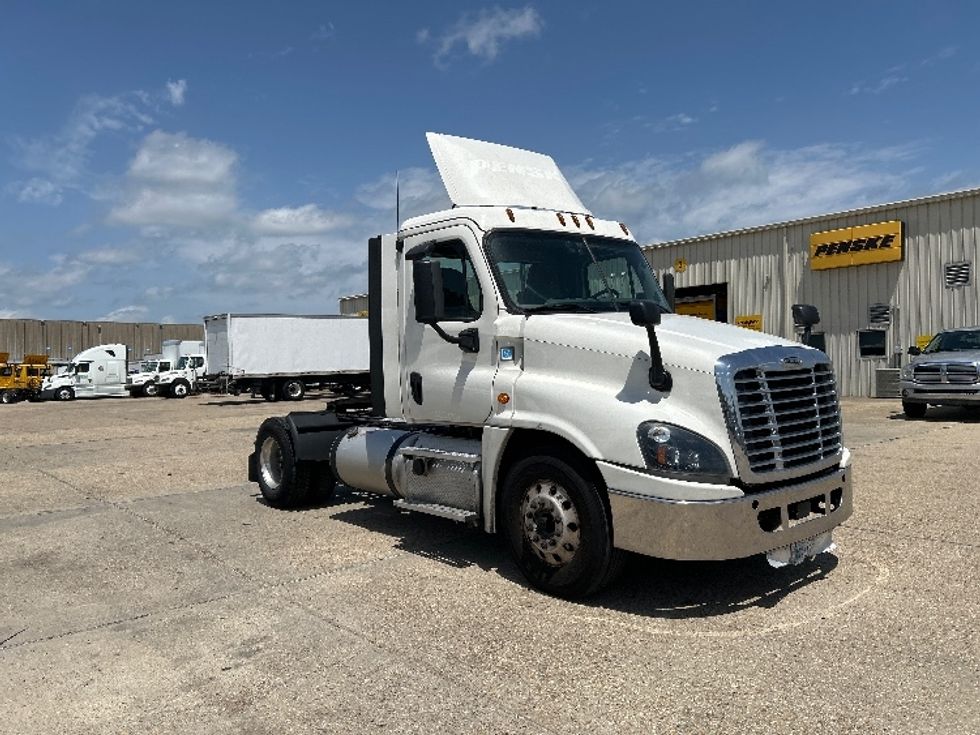 Day Cab Tractor-Heavy Duty Tractors-Freightliner-2019-Cascadia 12542ST-Hammond-LA-590,046\n\t\tmiles-$ 24,500 - Image 1