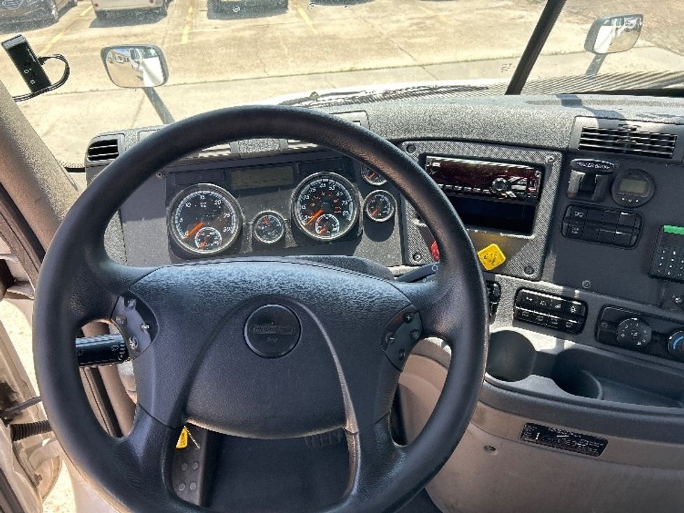 Day Cab Tractor-Heavy Duty Tractors-Freightliner-2019-Cascadia 12542ST-Hammond-LA-590,046\n\t\tmiles-$ 24,500 - Image 11