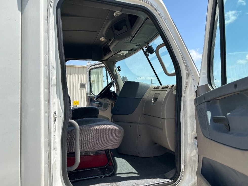 Day Cab Tractor-Heavy Duty Tractors-Freightliner-2019-Cascadia 12542ST-Hammond-LA-590,046\n\t\tmiles-$ 24,500 - Image 12