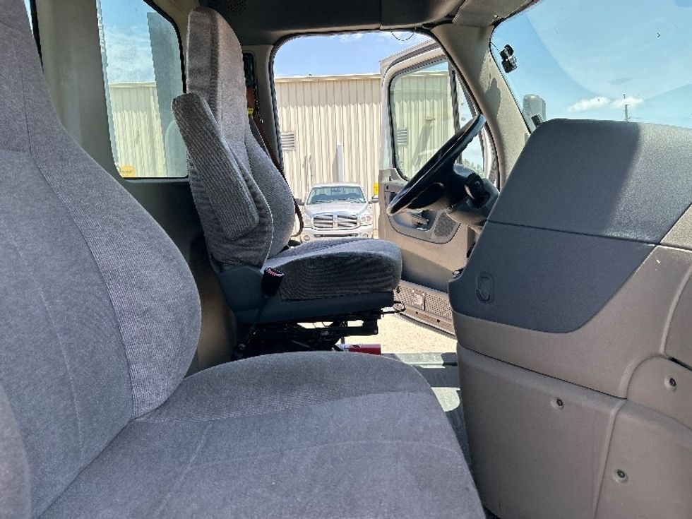 Day Cab Tractor-Heavy Duty Tractors-Freightliner-2019-Cascadia 12542ST-Hammond-LA-590,046\n\t\tmiles-$ 24,500 - Image 14