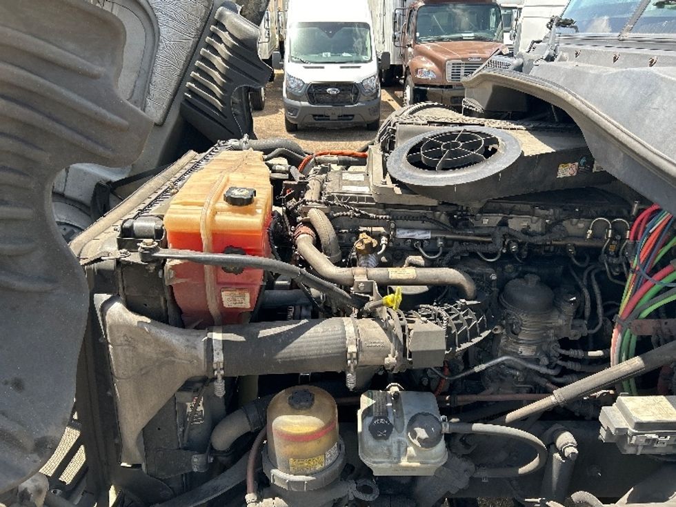 Day Cab Tractor-Heavy Duty Tractors-Freightliner-2019-Cascadia 12542ST-Hammond-LA-590,046\n\t\tmiles-$ 24,500 - Image 16