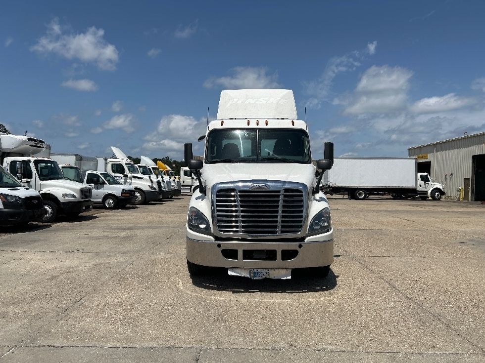 Day Cab Tractor-Heavy Duty Tractors-Freightliner-2019-Cascadia 12542ST-Hammond-LA-590,046\n\t\tmiles-$ 24,500 - Image 2