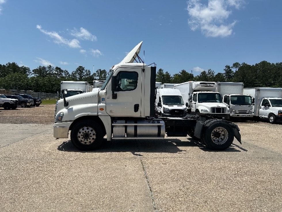 Day Cab Tractor-Heavy Duty Tractors-Freightliner-2019-Cascadia 12542ST-Hammond-LA-590,046\n\t\tmiles-$ 24,500 - Image 4