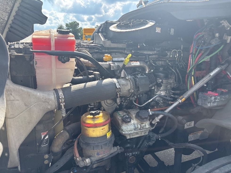 Day Cab Tractor-Heavy Duty Tractors-Freightliner-2019-Cascadia 12542ST-Hammond-LA-620,537\n\t\tmiles-$ 22,500 - Image 15