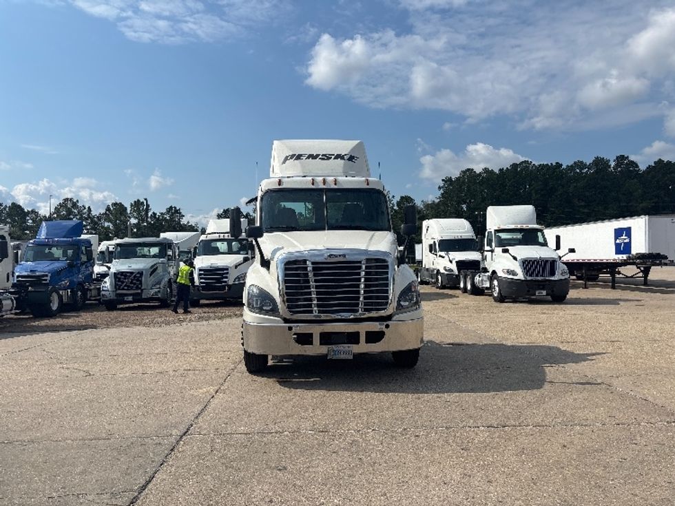 Day Cab Tractor-Heavy Duty Tractors-Freightliner-2019-Cascadia 12542ST-Hammond-LA-620,537\n\t\tmiles-$ 22,500 - Image 2