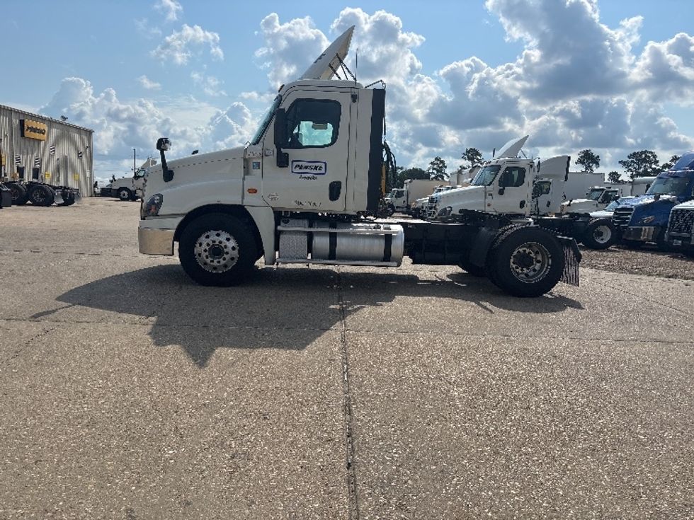 Day Cab Tractor-Heavy Duty Tractors-Freightliner-2019-Cascadia 12542ST-Hammond-LA-620,537\n\t\tmiles-$ 22,500 - Image 4