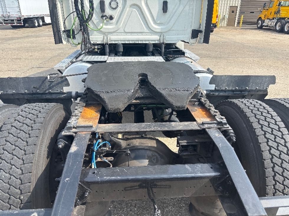 Day Cab Tractor-Heavy Duty Tractors-Freightliner-2019-Cascadia 12542ST-Hammond-LA-620,537\n\t\tmiles-$ 22,500 - Image 6