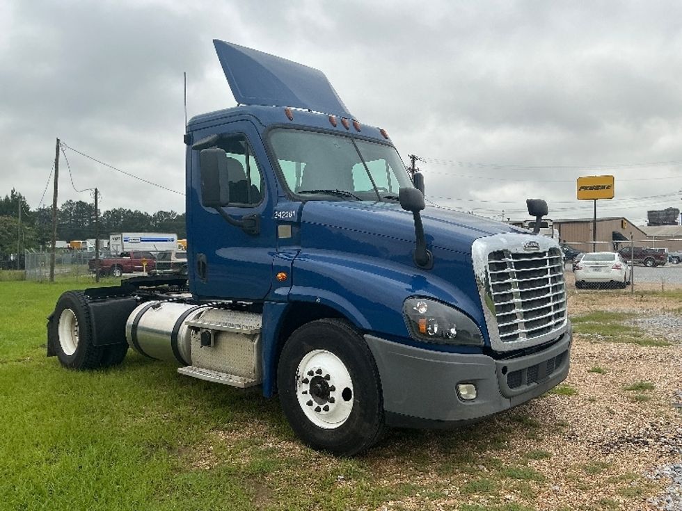 Day Cab Tractor-Heavy Duty Tractors-Freightliner-2019-Cascadia 12542ST-Hattiesburg-MS-179,399\n\t\tmiles-$ 29,000 - Image 1