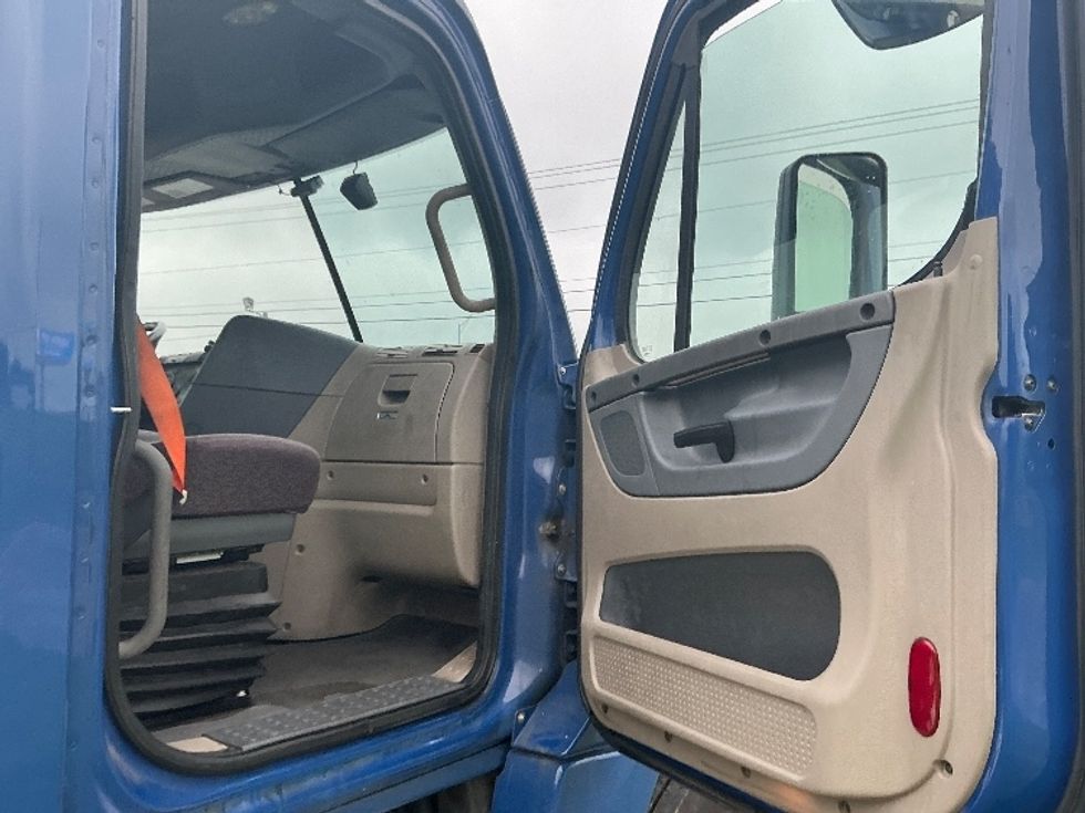 Day Cab Tractor-Heavy Duty Tractors-Freightliner-2019-Cascadia 12542ST-Hattiesburg-MS-179,399\n\t\tmiles-$ 29,000 - Image 12