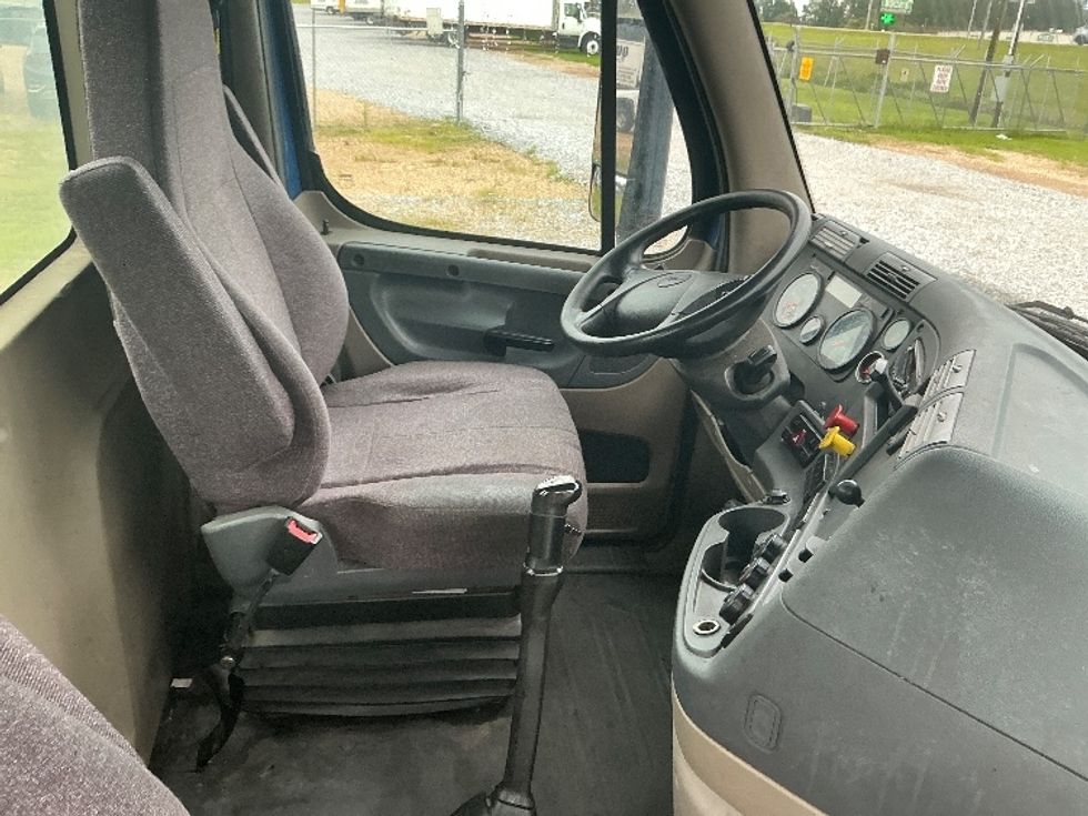 Day Cab Tractor-Heavy Duty Tractors-Freightliner-2019-Cascadia 12542ST-Hattiesburg-MS-179,399\n\t\tmiles-$ 29,000 - Image 14