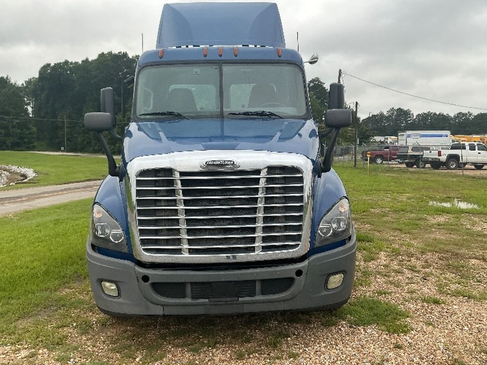 Day Cab Tractor-Heavy Duty Tractors-Freightliner-2019-Cascadia 12542ST-Hattiesburg-MS-179,399\n\t\tmiles-$ 29,000 - Image 2