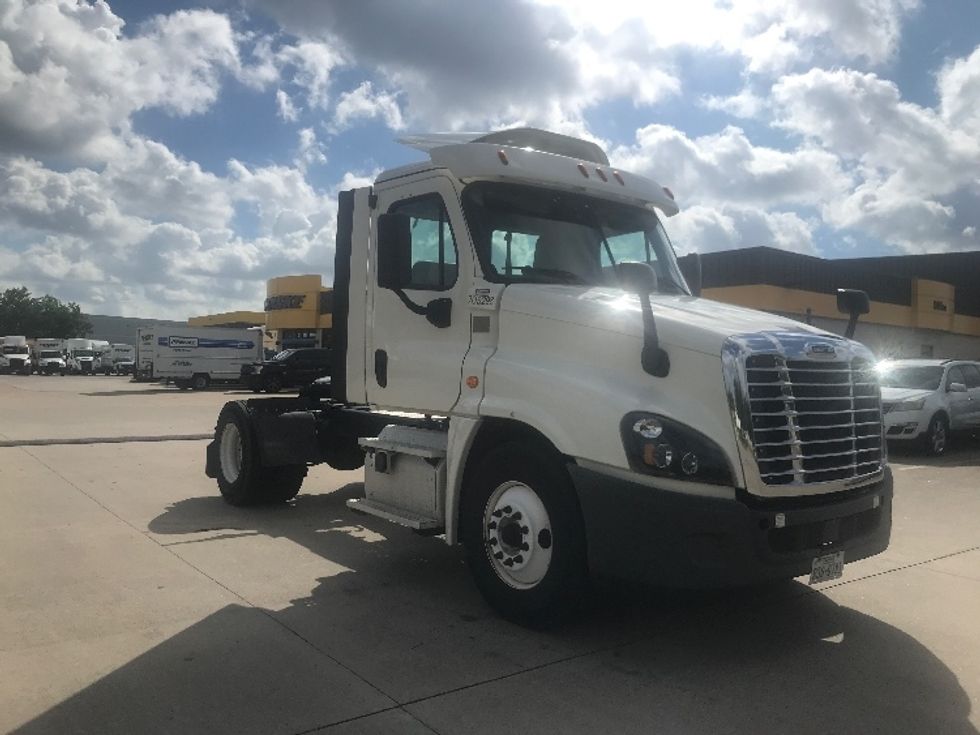 Day Cab Tractor-Heavy Duty Tractors-Freightliner-2019-Cascadia 12542ST-Houston-TX-112,766\n\t\tmiles-$ 44,250 - Image 1