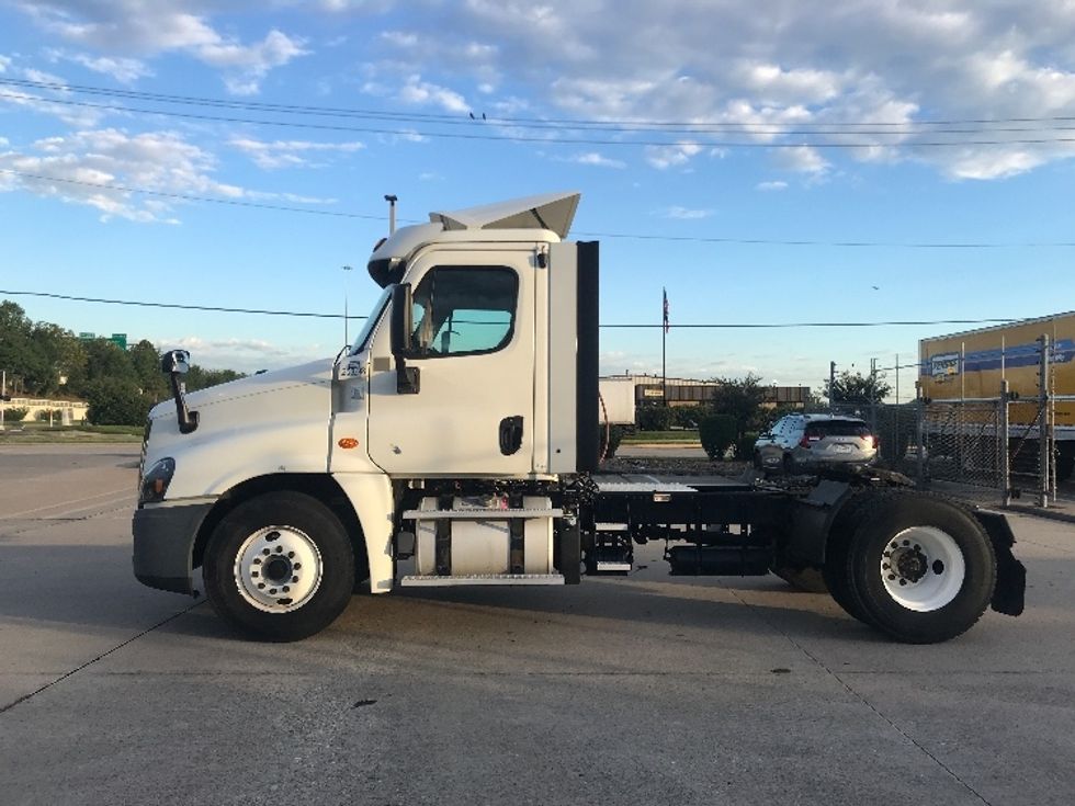 Day Cab Tractor-Heavy Duty Tractors-Freightliner-2019-Cascadia 12542ST-Houston-TX-112,766\n\t\tmiles-$ 44,250 - Image 4