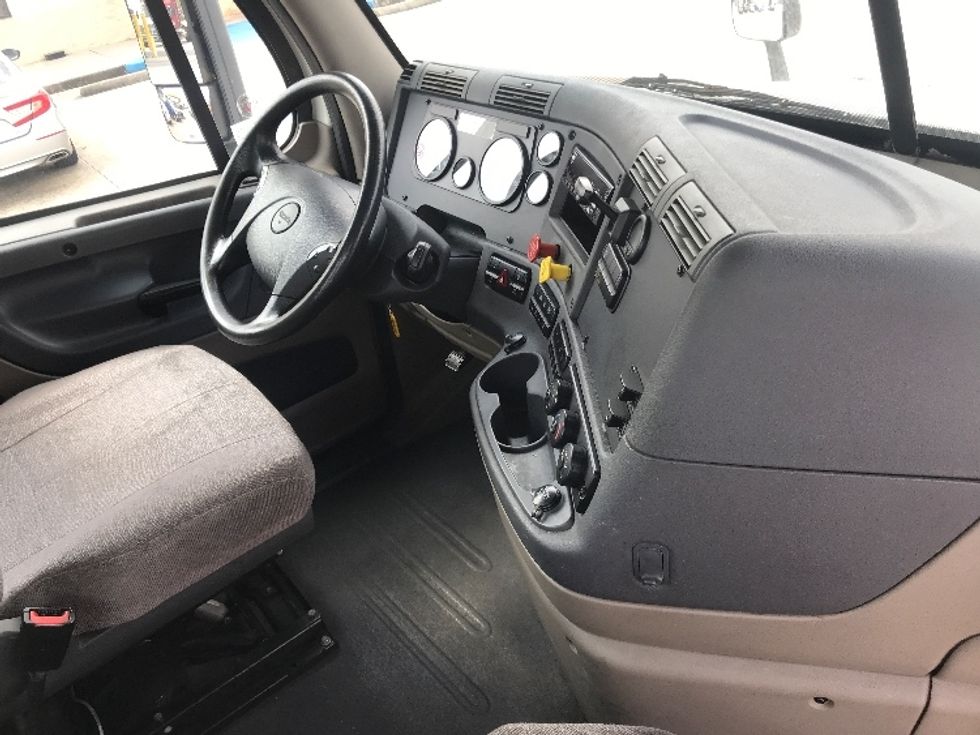 Day Cab Tractor-Heavy Duty Tractors-Freightliner-2019-Cascadia 12542ST-Houston-TX-143,047\n\t\tmiles-$ 44,250 - Image 14