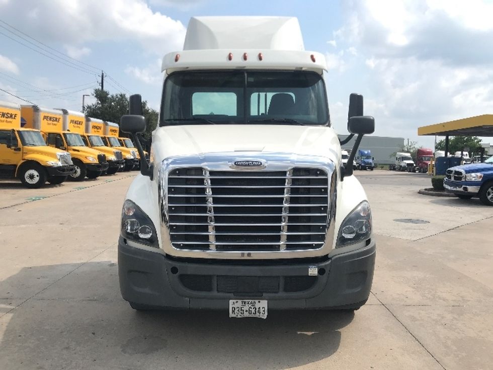 Day Cab Tractor-Heavy Duty Tractors-Freightliner-2019-Cascadia 12542ST-Houston-TX-143,047\n\t\tmiles-$ 44,250 - Image 2