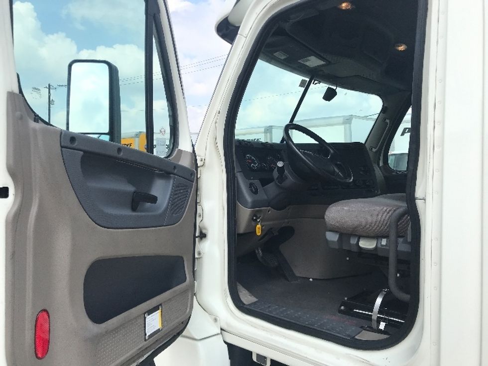 Day Cab Tractor-Heavy Duty Tractors-Freightliner-2019-Cascadia 12542ST-Houston-TX-143,047\n\t\tmiles-$ 44,250 - Image 9