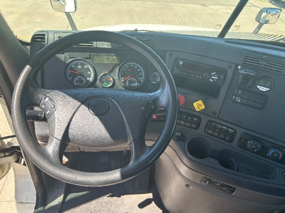 Day Cab Tractor-Heavy Duty Tractors-Freightliner-2019-Cascadia 12542ST-Houston-TX-78,784\n\t\tmiles-$ 36,500 - Image 11