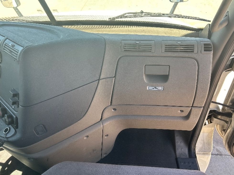 Day Cab Tractor-Heavy Duty Tractors-Freightliner-2019-Cascadia 12542ST-Houston-TX-78,784\n\t\tmiles-$ 36,500 - Image 13