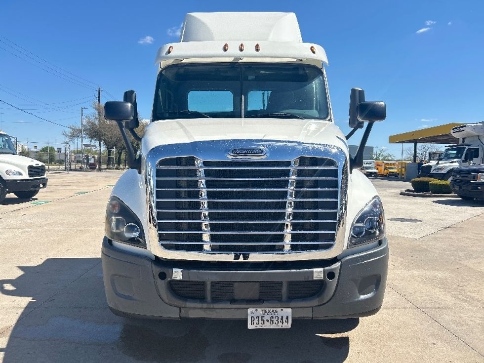 Day Cab Tractor-Heavy Duty Tractors-Freightliner-2019-Cascadia 12542ST-Houston-TX-78,784\n\t\tmiles-$ 36,500 - Image 2