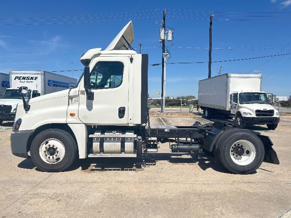 Day Cab Tractor-Heavy Duty Tractors-Freightliner-2019-Cascadia 12542ST-Houston-TX-78,784\n\t\tmiles-$ 36,500 - Image 4