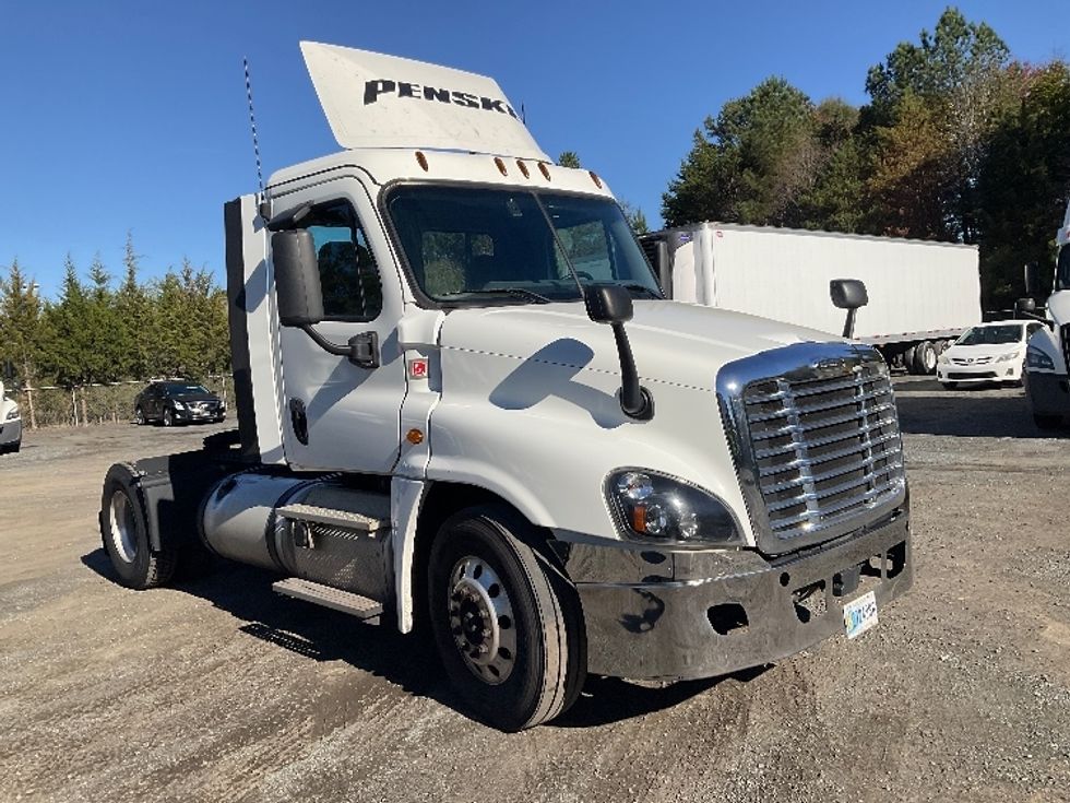 Day Cab Tractor-Heavy Duty Tractors-Freightliner-2019-Cascadia 12542ST-Indian Trail-NC-535,025\n\t\tmiles-$ 34,250 - Image 1