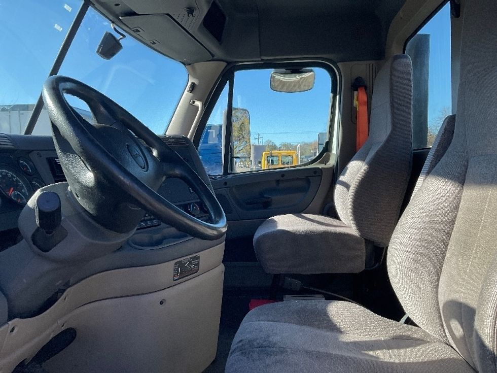 Day Cab Tractor-Heavy Duty Tractors-Freightliner-2019-Cascadia 12542ST-Indian Trail-NC-535,025\n\t\tmiles-$ 34,250 - Image 10