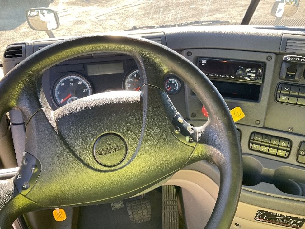 Day Cab Tractor-Heavy Duty Tractors-Freightliner-2019-Cascadia 12542ST-Indian Trail-NC-535,025\n\t\tmiles-$ 34,250 - Image 11
