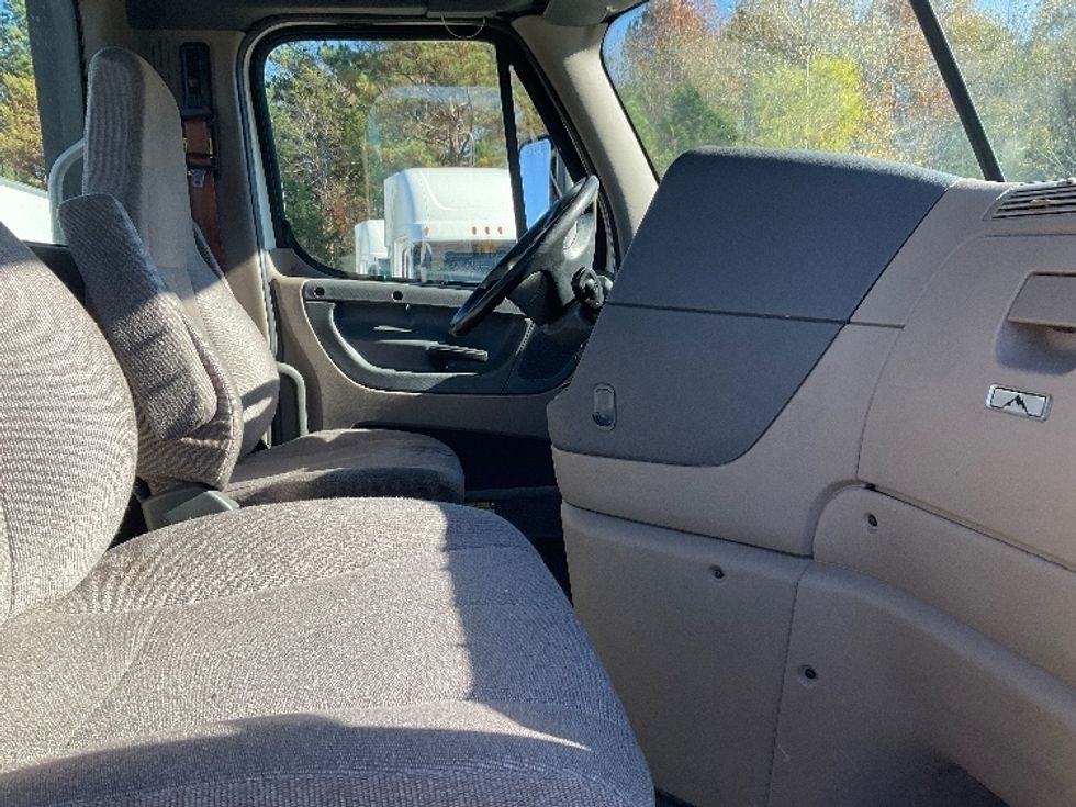 Day Cab Tractor-Heavy Duty Tractors-Freightliner-2019-Cascadia 12542ST-Indian Trail-NC-535,025\n\t\tmiles-$ 34,250 - Image 14