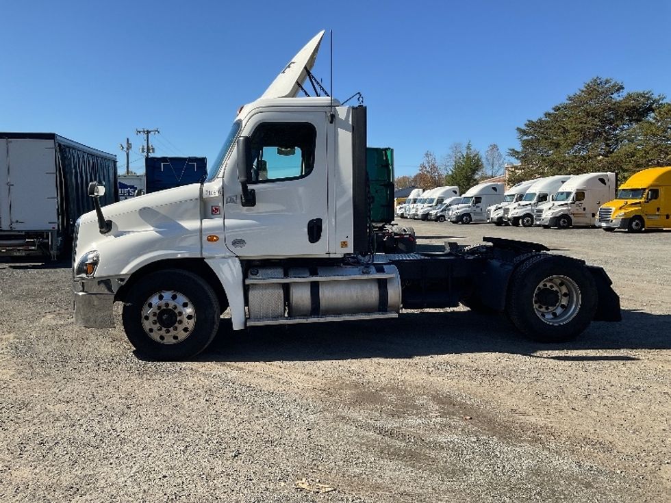 Day Cab Tractor-Heavy Duty Tractors-Freightliner-2019-Cascadia 12542ST-Indian Trail-NC-535,025\n\t\tmiles-$ 34,250 - Image 4