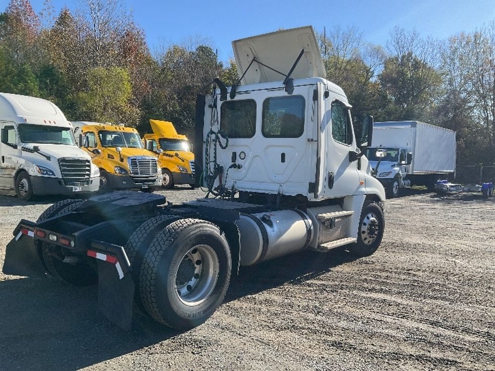Day Cab Tractor-Heavy Duty Tractors-Freightliner-2019-Cascadia 12542ST-Indian Trail-NC-535,025\n\t\tmiles-$ 34,250 - Image 7