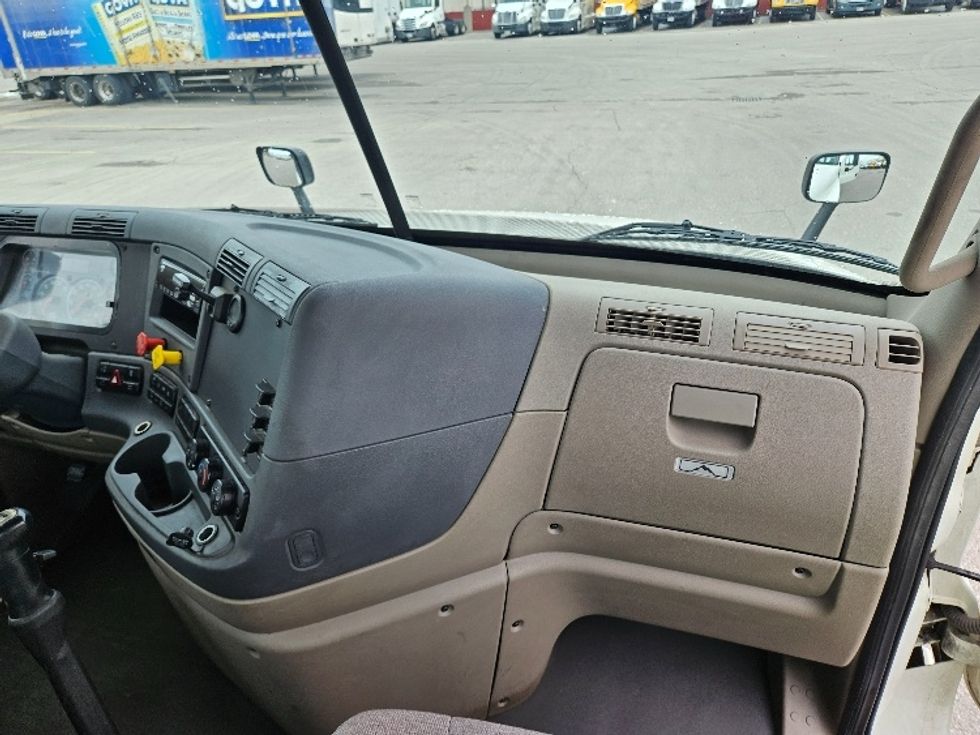 Day Cab Tractor-Heavy Duty Tractors-Freightliner-2019-Cascadia 12542ST-Indianapolis-IN-133,888\n\t\tmiles-$ 33,750 - Image 13