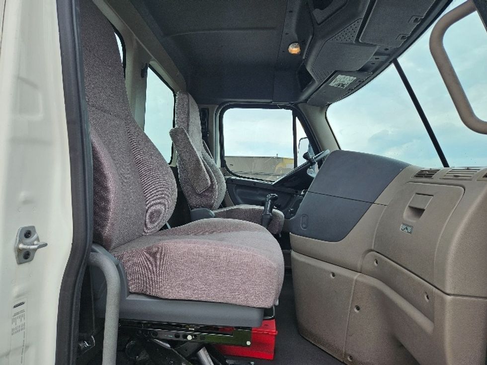 Day Cab Tractor-Heavy Duty Tractors-Freightliner-2019-Cascadia 12542ST-Indianapolis-IN-133,888\n\t\tmiles-$ 33,750 - Image 14