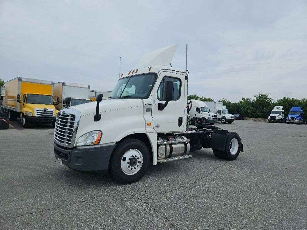 Day Cab Tractor-Heavy Duty Tractors-Freightliner-2019-Cascadia 12542ST-Indianapolis-IN-133,888\n\t\tmiles-$ 33,750 - Image 3