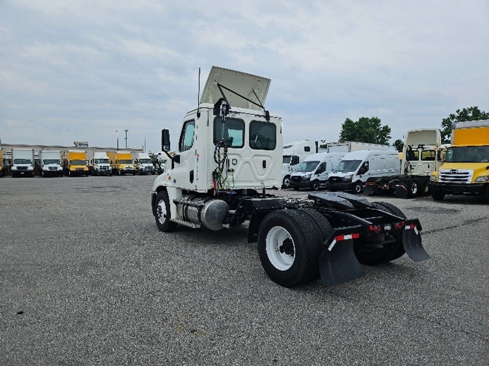 Day Cab Tractor-Heavy Duty Tractors-Freightliner-2019-Cascadia 12542ST-Indianapolis-IN-133,888\n\t\tmiles-$ 33,750 - Image 5