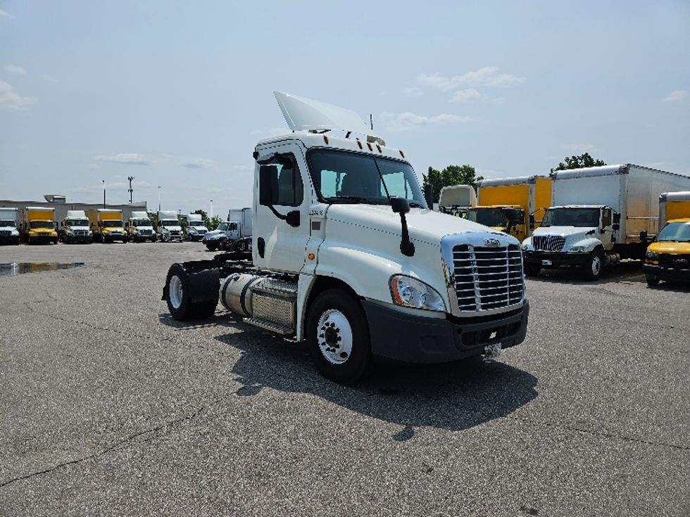 Day Cab Tractor-Heavy Duty Tractors-Freightliner-2019-Cascadia 12542ST-Indianapolis-IN-212,000\n\t\tmiles-$ 33,750 - Image 1
