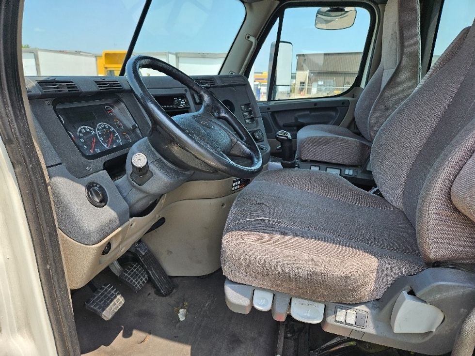 Day Cab Tractor-Heavy Duty Tractors-Freightliner-2019-Cascadia 12542ST-Indianapolis-IN-212,000\n\t\tmiles-$ 33,750 - Image 10