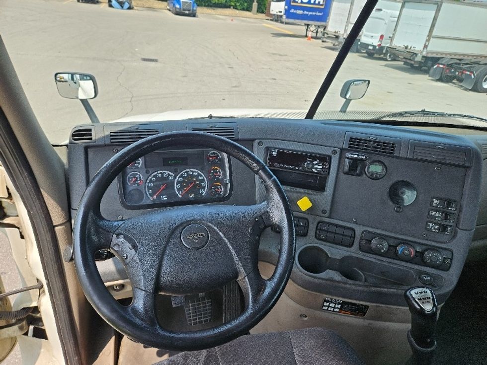 Day Cab Tractor-Heavy Duty Tractors-Freightliner-2019-Cascadia 12542ST-Indianapolis-IN-212,000\n\t\tmiles-$ 33,750 - Image 11